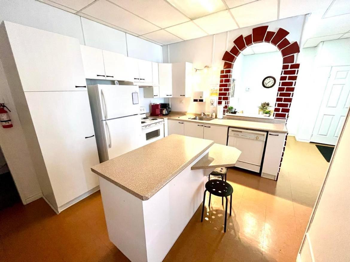 Les Appartements Du Vieil Edifice Metabetchouan Eksteriør bilde